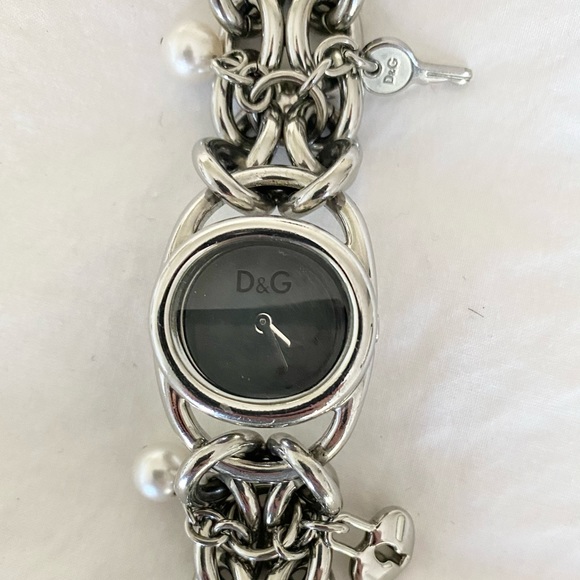 SOLD ❤️❤️❤️💯 Authentic D&G Watch with Lock & Key - Picture 5 of 11